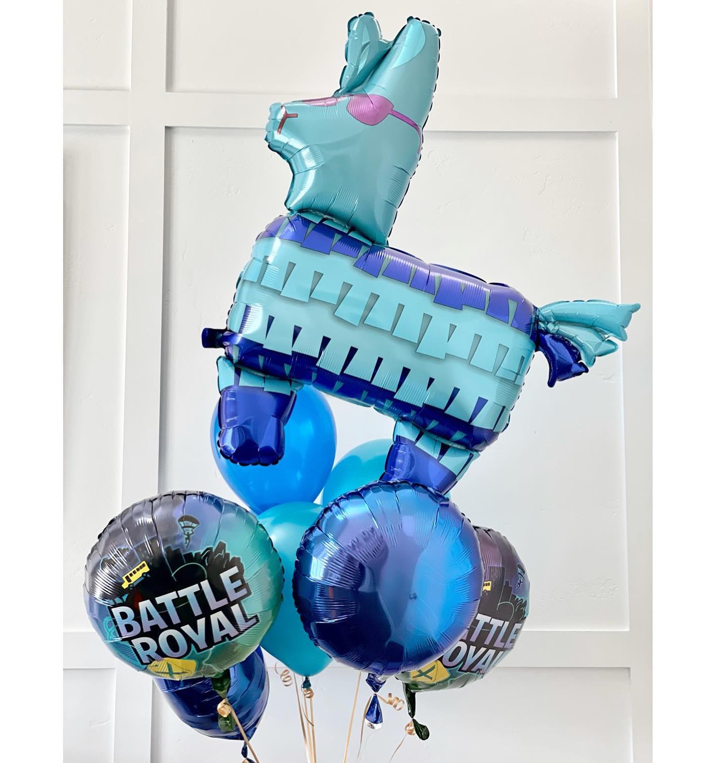 Battle Royal Theme Llama Balloon Bouquet