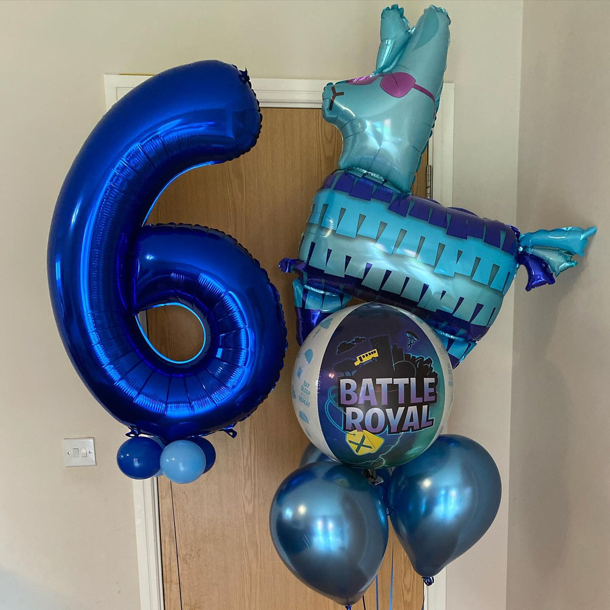 6th Birthday Battle Royal Llama Balloon Bouquet