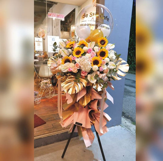 Hollow Hearts And Flowers Balloon Bouquet