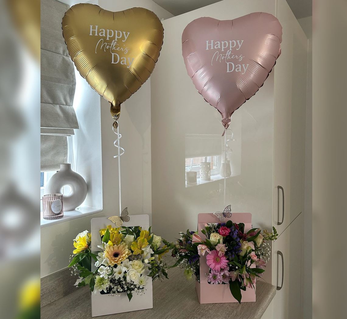Happy Mother' Day Jumbo Heart Flower And Balloon Bouquet