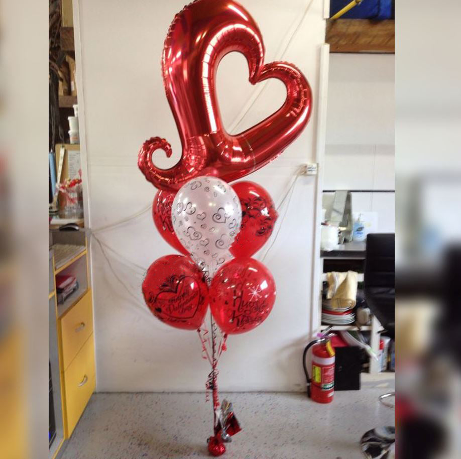 Hollow Red Heart Balloon Bouquet